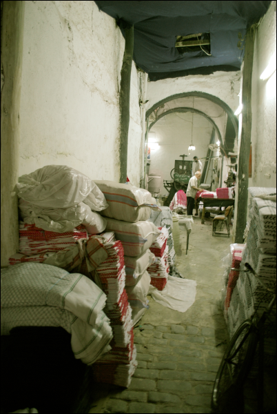 Laboratorio di confezionamento di keffieh a Damasco