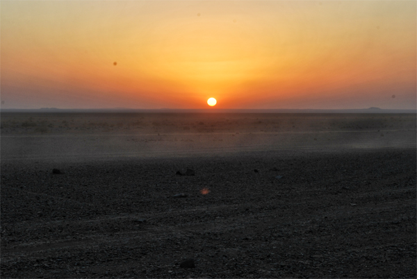 tramonto nel deserto giordano