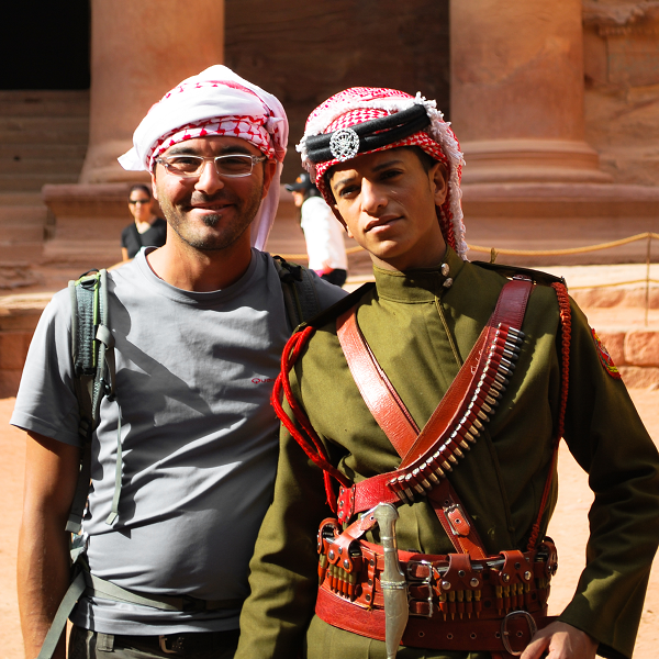Petra, guardia in alta uniforme